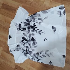 Simply Vera Top.  Size S